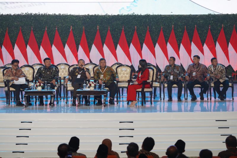 Jaksa Agung ST Burhanuddin (Ketiga kiri) saat Rapat Koordinasi Nasional Pemerintah Pusat dan Daerah Tahun 2024 di Sentul, Bogor (7/11/2024). (Foto : Puspenkum Kejagung RI).