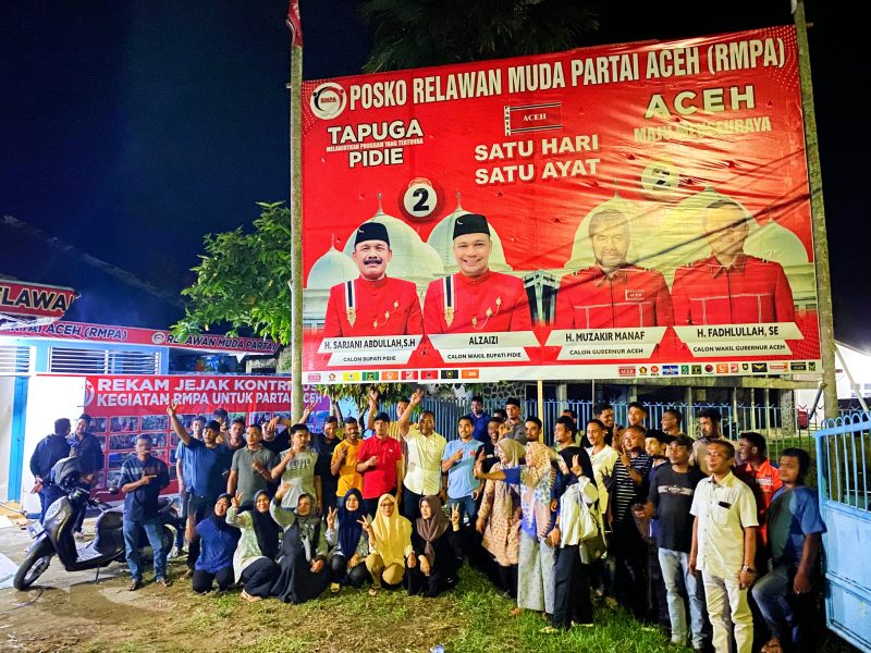 Anggota RMPA Pidie, foto bersama usai menggelar temu ramah di Kota Sigli, Sabtu (9/11/2024) (Foto Amir Sagita.NOA.co.id)