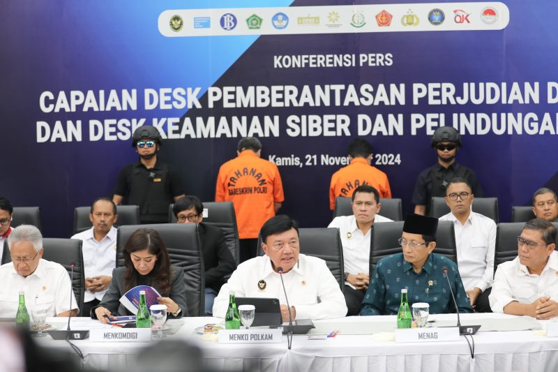 konferensi pers terkait capaian desk pemberantasan perjudian daring di Kantor Kementerian Komunikasi dan Digital (Komdigi), Jakarta, Kamis (21/11/2024). (Foto : Humas Kemenko Polkam).