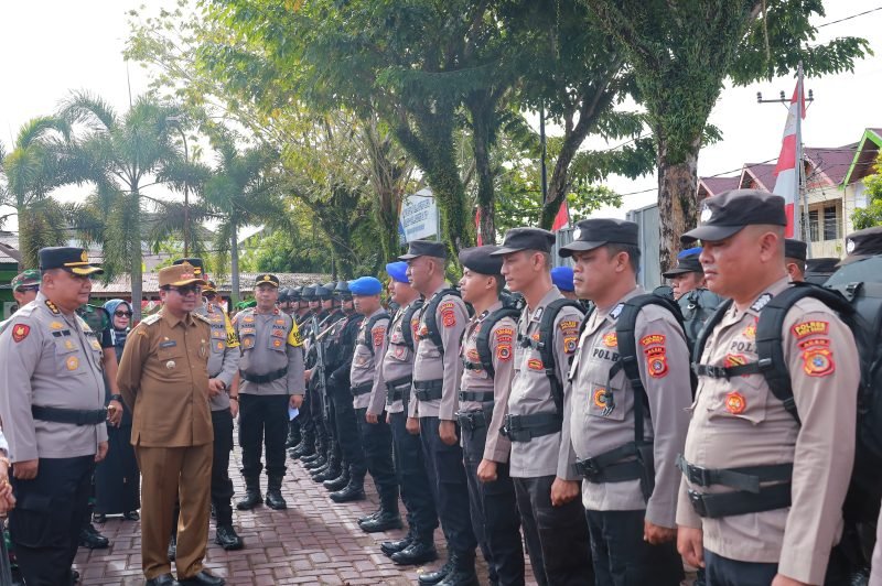 Polres Aceh Barat menggelar apel bersama dalam rangka Operasi Mantap Praja Seulawah 2024 di Lapangan Apel Mapolres Aceh Barat, Senin, (25/11/2024). Foto: Polres Aceh Barat