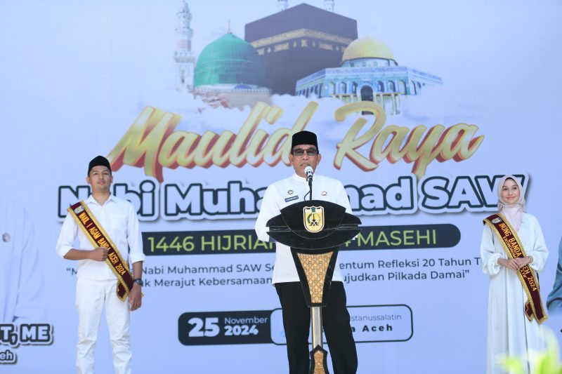 Plt Sekda Aceh Bersama Pj Ketua PKK Hadiri Maulid Pemko Banda Aceh. Foto: dok. Biro Adpim Setda Aceh