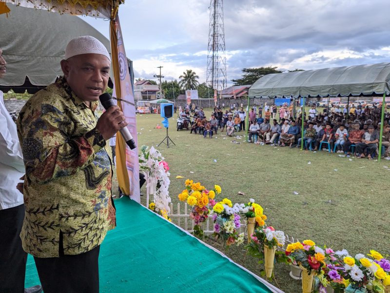 Calon Bupati Pidie dari jalur independen H.Jamaluddin Abdullah,SP saat berorasi di hadapan pendukungan pada kampanye di lapangan Gampong Suka Jaya, Kecamatan Muara Tiga, Kabupaten Pidie, Kamis (7/11/2024) (Foto Amir Sagita.NOA.co.id)