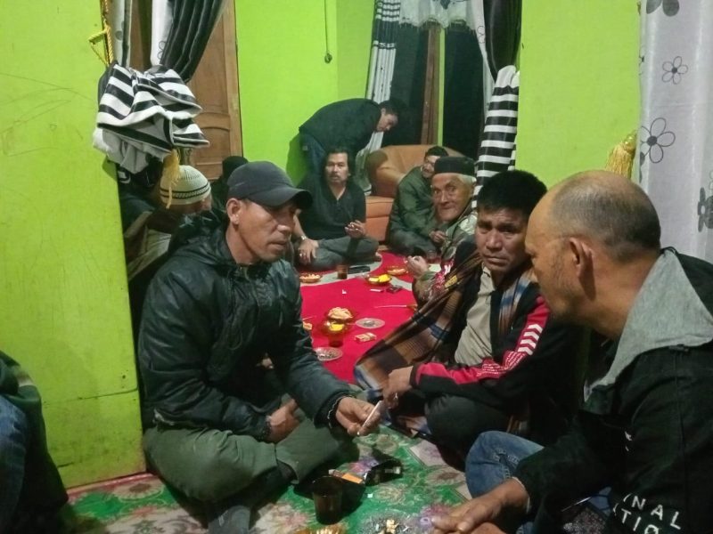 Acara syukuran pemenangan Tagore dan Armia (TaGar) yang mewakili dari enam desa Kecamatan Bukit, Kabupaten Bener, di kediaman Poniman Coro Desa Panji Mulia, Selasa (3/12/2024). (Foto.Sadikin.NOA.co.id).