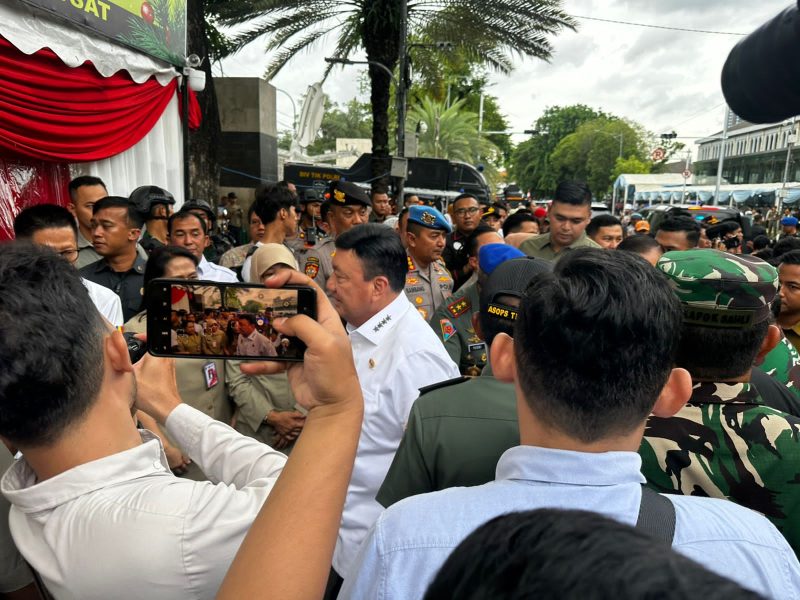 Menko Polkam Budi Gunawan saat melakukan pengecekan di kawasan Ragunan dan beberapa wilayah keramaian di Ibukota, Jakarta, Rabu (25/12/2024). (Foto : Humas Kemenko Polkam).