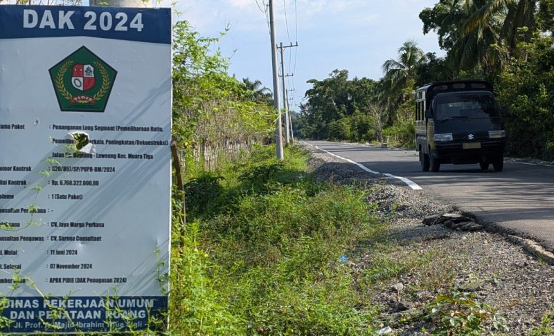 Kondisi jalan Sp Beutong-Laweung Kecamatan Muara Tiga, Kabupaten Pidie, usai dibangun dan tidak layak digunakan, Rabu (25/12/2024) (Foto.Amir Sagita.NOA.co.id)