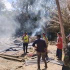 Rumah berkonstruksi kayu milik Ibrahim (76), warga Gampong Mns. Blang Mane, Kecamatan Paya Bakong, Kabupaten Aceh Utara, ludes terbakar, Sabtu pagi, (28/12/2024). Foto: dok. Zubir/NOA.co.id
