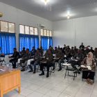Camat Pidie, Mahdi,S.Sos saat menjelaskan pentingnya ilmu hukum dalam menjalankan roda pemerintahan Gampong, Senin (30/12/2024) (Foto.Amir Sagita.NOA.co.id)