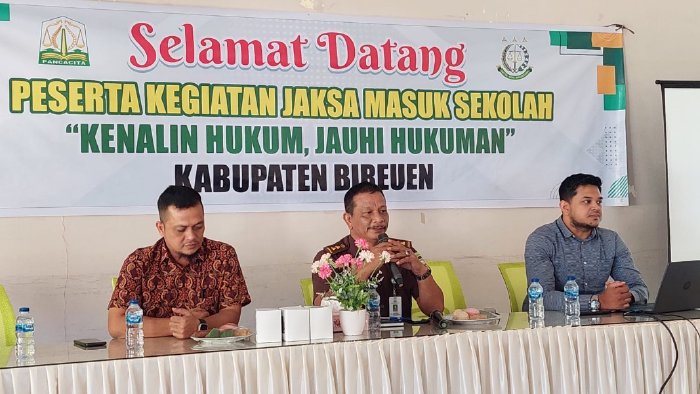 Dinas Pendidikan Aceh bekerja sama dengan Kejaksaan Tinggi (Kejati) Aceh meluncurkan program edukasi hukum bertajuk “Jaksa Masuk Sekolah”, yang berlangsung di SMAN 1 Bireuen pada 8 November 2024. Foto: Disdik Aceh