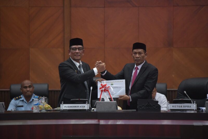 Pelaksana Tugas Sekda Aceh, Muhammad Diwarsyah, menghadiri paripurna Dewan Perwakilan Rakyat Aceh, di gedung DPR Aceh, Rabu 22/01/2025. Paripurna itu dengan agenda Pembahasan dan penetapan Qanun DPR Aceh tentang
Tata Tertib DPR Aceh, Usul Penetapan Calon Pimpinan DPRA Definitif Fraksi Golkar.
