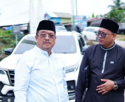 Wanhar Lingga (Pertama Kanan) saat bersama Safriadi Oyon (Pertama Kiri). (Foto : Dok Fb Wanhar Lingga).