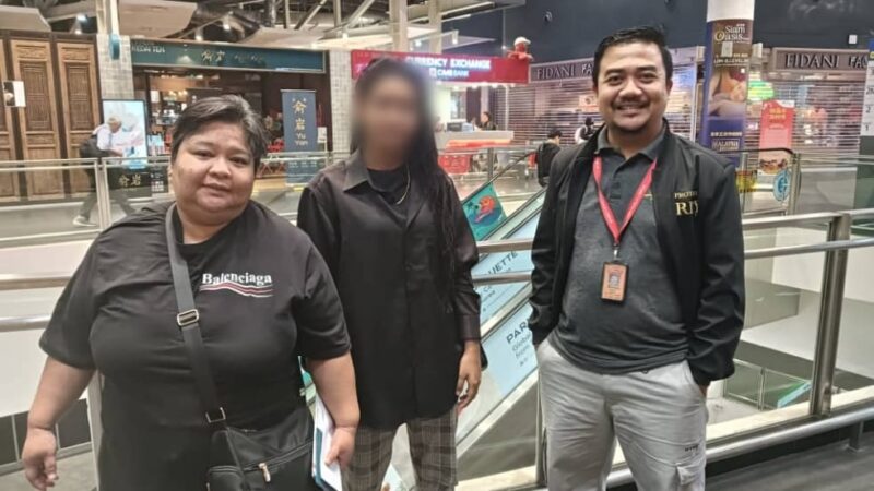 Warga Asal Aceh Korban TPPO berinisial M/PAF (Tengah) saat kembali Ketanah Air, Kuala Lumpur, Sabtu (4/1/2025). (Foto : Kemlu RI).