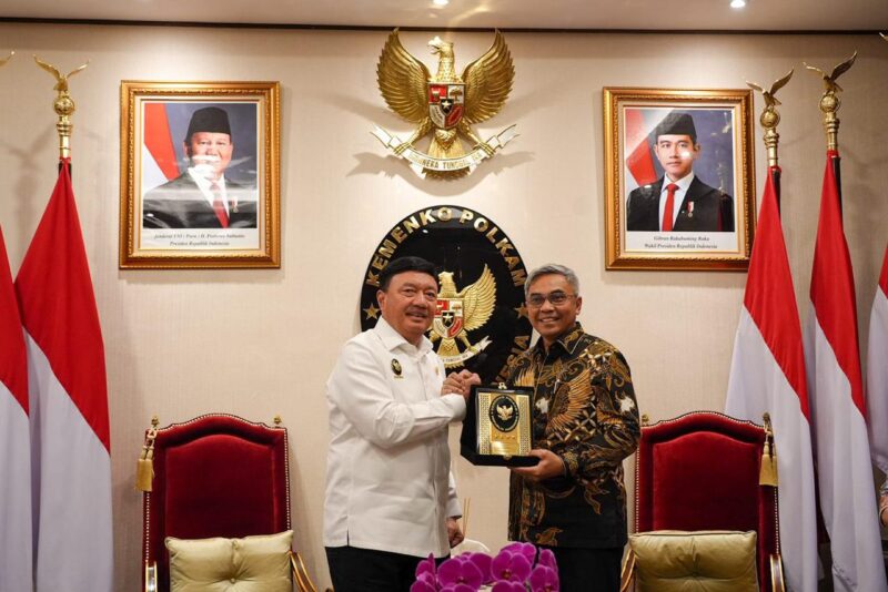 Menteri Koordinator Bidang Politik dan Keamanan, Budi Gunawan (Pertama Kiri) dalam pertemuannya dengan Ketua KPK Setyo Budiyanto (Pertama Kanan), Jakarta, Kamis (16/1/2025). (Foto : Humas Kemenko Polkam).