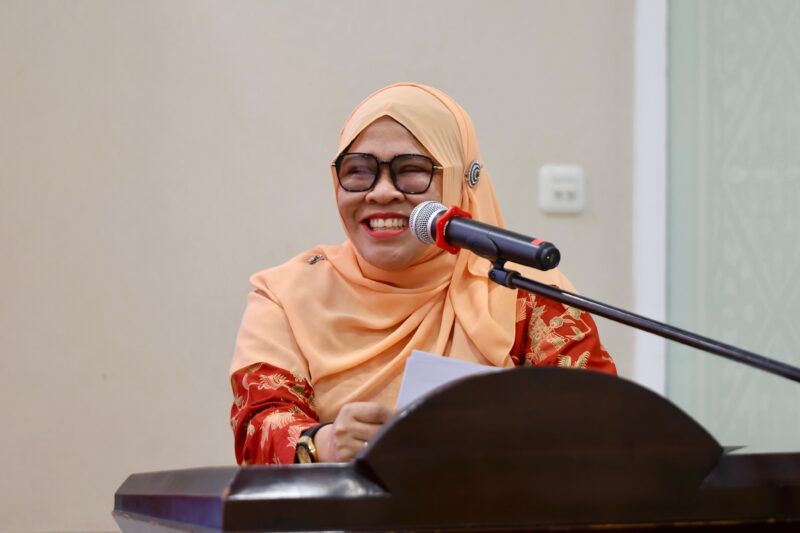 Ketua DWP Aceh Dra. Sukmawati, dalam
Pertemuan Bulanan Dharma Wanita Persatuan Sekretariat Daerah Aceh, di Ruang Potda Kantor Gubernur, Kamis (23/1/2025). Foto: Dok. Prokopim Setda Aceh