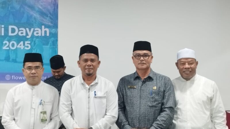 Kepala Dinas Pendidikan Dayah, Abu Bakar SAg, menghadiri kick off aksi bergizi dayah tahun 2025 di Ruang Rapat Biro Keistimewaan Aceh dan Kesra Setda Aceh, Jumat (24/1/2025). Foto: Dok. MC Aceh Besar