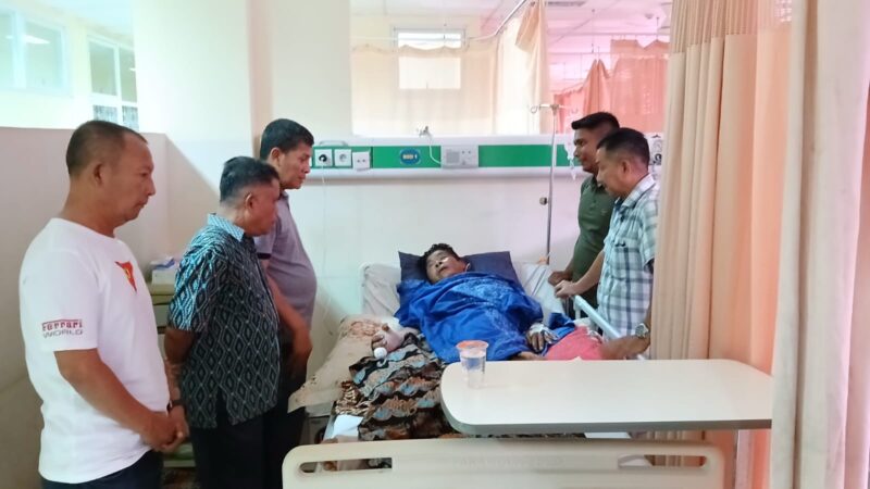 Brigjen Misbahul Munauwar Jenguk Muslem Ulka Wartawan Media NAD Korban Tabrak Lari. Foto: Dok. Pribadi