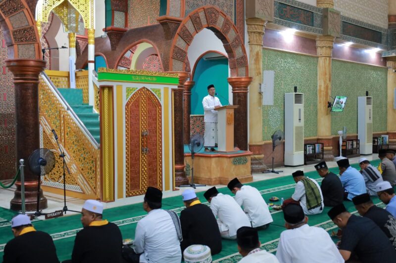 Pemerintah Kabupaten Aceh Barat memperingati Isra Mi'raj Nabi Muhammad SAW pada Senin (27/01/2025) malam, di Masjid Agung Baitul Makmur Meulaboh. Foto: Dok. Diskominsa Aceh Barat