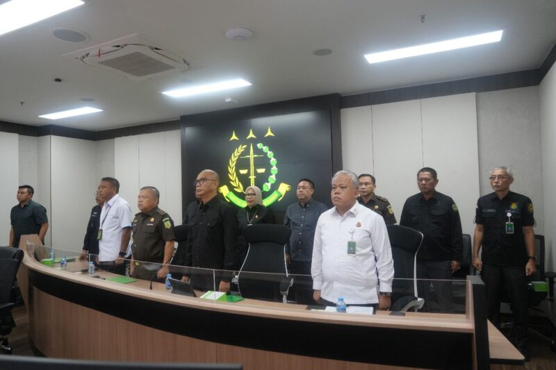 JAM-Intelijen Reda Manthovani (Kedua Kanan) di dampingi Kapuspenkum Kejagung, Harli Siregar (Pertama Kanan) saat memberikan pengarahan kepada jajaran Intelijen di pusat dan daerah dalam rangka pengawalan program prioritas Pemerintah yakni Makan Bergizi Gratis (MBG), Jakarta (30/1/2025). (Foto : Puspenkum Kejagung RI).