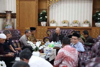 Wali Nanggroe Aceh, Paduka Yang Mulia Tgk Malik Mahmud Al Haythar, melakukan kunjungan kerja ke Kabupaten Nagan Raya, Selasa (7/1/2025). [Foto: Ist]
