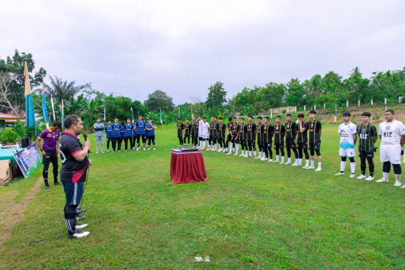 Penjabat (Pj) Bupati Aceh Besar, Muhammad Iswanto SSTP MM, secara resmi membuka Turnamen Sepakbola Oemar Diyan Cup VI, Minggu (12/01/2025)