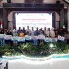 Manajemen PT. Pema Global Energi (PGE) menyalurkan bantuan beasiswa pendidikan dan pembangunan rumah layak huni bagi duafa, bersumber dari dana CSR (Corporate Social Responsiblity), berlangsung di aula Kantor Bupati Aceh Utara di Landing, Kecamatan Lhoksukon, Kamis, 20 Februari 2025. (Foto: NOA.co.id/IST).
