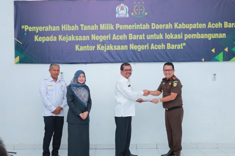 Pemerintah Kabupaten (Pemkab) Aceh Barat menghibahkan tanah seluas 17.417 m² kepada Kejaksaan Negeri (Kejari) Aceh Barat. Foto: Dok. Diskominsa Aceh Barat