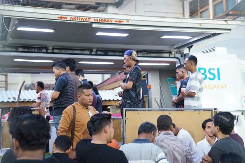 BSI Aceh Kembali Hadirkan 2 Unit Mobil Mushallla ke Stadion Dimurthala pada Laga Krusial Persiraja vs PSIM Yogyakarta. Foto: Dok. BSI Aceh