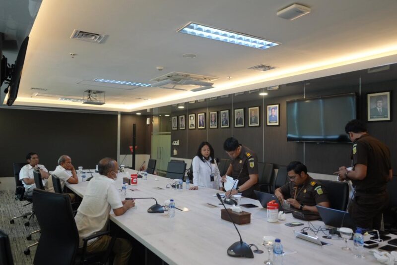 Kegiatan penggeledahan di Kantor Direktorat Jenderal Minyak dan Gas Bumi Kementerian Energi dan Sumber Daya Mineral (ESDM) JI. H.R. Rasuna Said RT-5/RW-2, Kuningan, Kecamatan Setiabudi, Jakarta Selatan, Senin (10/2/2025). (Foto : Puspenkum Kejagung RI).
