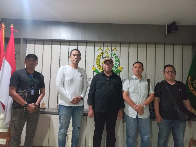 Tim SIRI Kejagung Amankan DPO Terkait Perkara Korupsi di Bandara Internasional Ngurah Rai, Bali, Minggu (16/2/2025). (Foto : Puspenkum Kejagung RI).