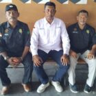 Ketua SPEE-FSPMI Kabupaten Pidie, Syarifuddin (tengah) saat foto bersama, Senin (24/2/2025) (Foto.Amir Sagit.NOA.co.id).