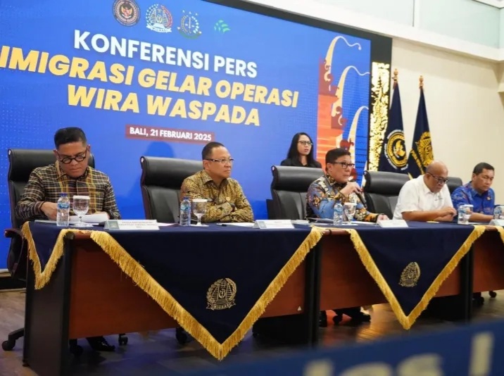 Konferensi Pers Imigrasi Gelar Operasi Wira Waspada Perdana Tahun 2025, Bali, Jumat (21/2/2025). (Foto : Ditjenim).
