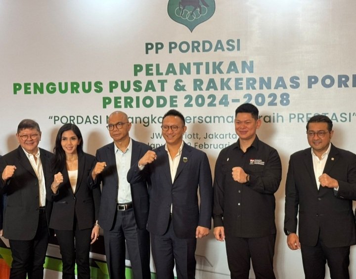 JAM-Intelijen Reda Mantovani (Ketiga Kiri) saat menghadiri pelantikan Pengurus Pusat Persatuan Olahraga Berkuda Seluruh Indonesia (Pordasi) periode 2024-2028, Jakarta, Sabtu (1/2/2025). (Foto : Puspenkum Kejagung RI).