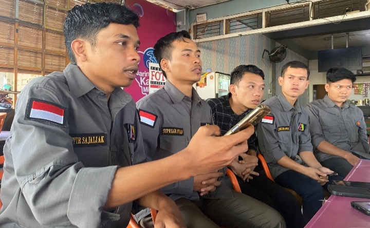 Himpunan Mahasiswa Pelajar Aceh Singkil saat konferensi Pers terkait konflik manusia dan buaya di Aceh Singkil, Sabtu, Kamis (8/2/2024). (Foto : Farid Ismullah/NOA.co.id).