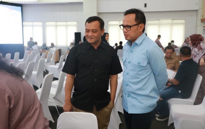 Wakil Menteri Dalam Negeri, Bima Arya Sugiarto (Pertama kanan) saat memantau langsung pemeriksaan kesehatan kepala daerah terpilih di Kantor Pusat Kementerian Dalam Negeri (Kemendagri), Jakarta, Minggu (16/2/2025). (Foto : Puspen Kemendagri).
