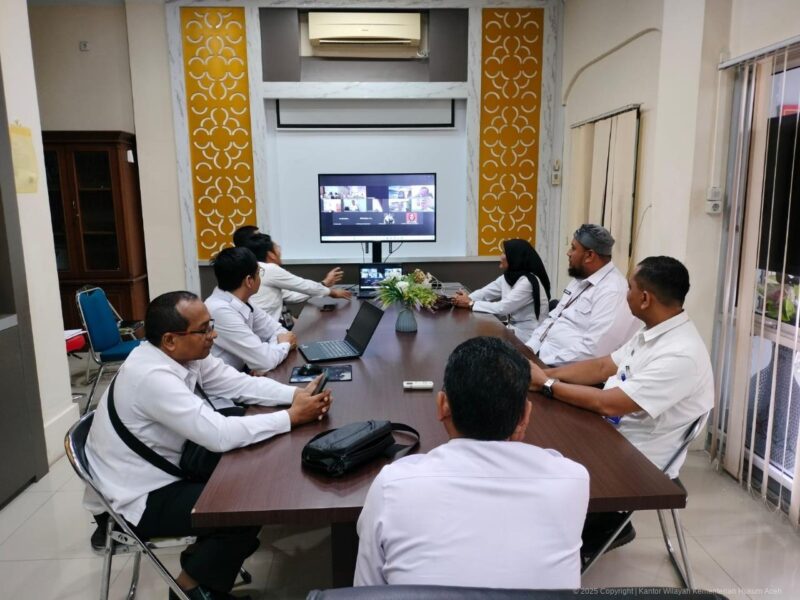 Pertemuan secara virtual bersama para penyuluh hukum dari berbagai wilayah termasuk Kantor Wilayah Aceh, Banda Aceh, Rabu (5/3/2025). (Foto : NOA.co.id /HO-Kanwil Kemenkum Aceh).