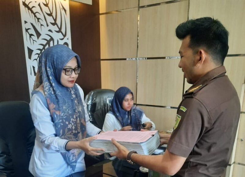 Kejari Bireuen limpahkan perkara TPPU bandar narkoba ke pengadilan, Bireuen, Senin (3/3/2025). (Foto : NOA.co.id/HO-Kejari Bireuen).