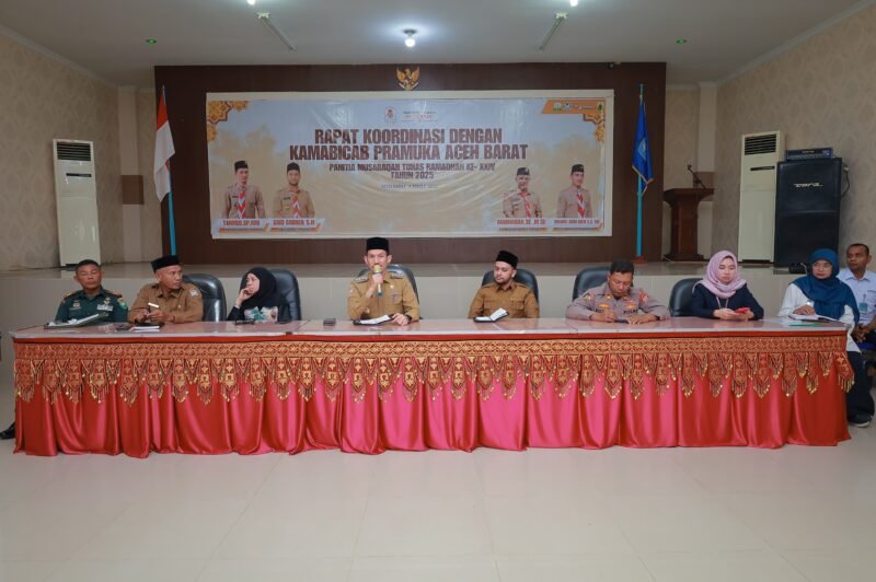 Bupati Aceh Barat, Tarmizi didampingi Wakil Bupati Said Fadheil dan berhadir Ketua Kwartir Cabang (Kwarcab) Gerakan Pramuka Aceh Barat, serta unsur Forum Koordinasi Pimpinan Daerah (Forkopimda) membahas ini dalam rapat koordinasi yang berlangsung di Aula Gedung B Dinas Pendidikan Aceh Barat, Selasa (4/3/2025). Foto: Dok. Diskominsa Aceh Barat