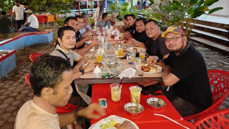 Sekber Wartawan Simeulue Gelar Buka Puasa Bersama. Foto:dok. Argamsyah/Noa.co.id.