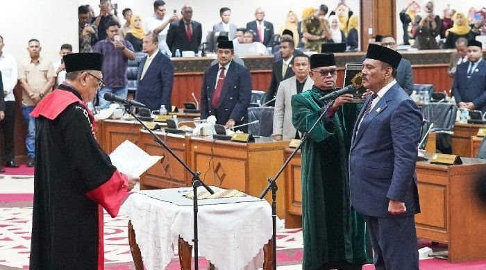 Ali Basrah Resmi Dilantik sebagai Wakil Ketua DPR Aceh. Foto: ist