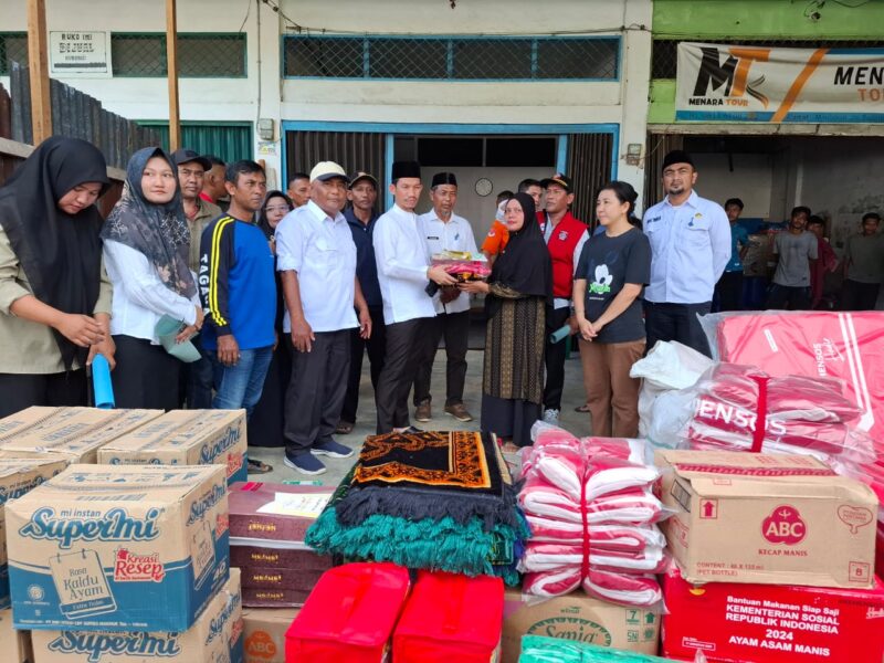 Pemkab Aceh Barat Salurkan Bantuan Masa Panik Puting Beliung. Foto: Dok. Diskominsa Aceh Barat