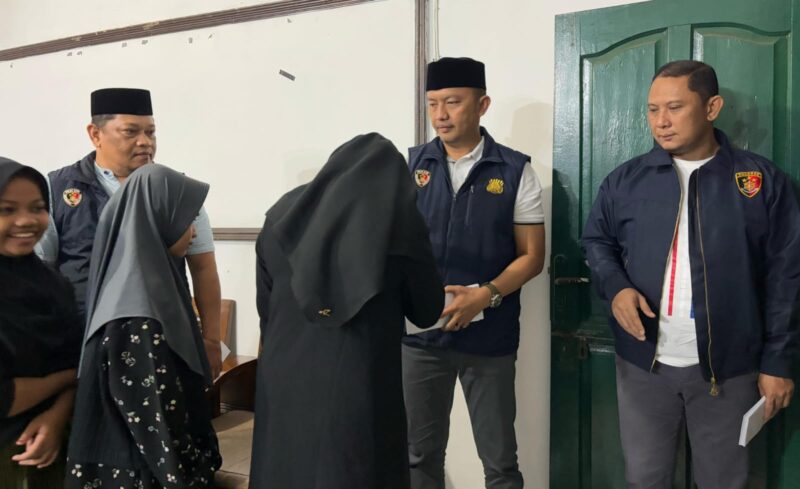 Dirreskrimsus Polda Aceh Sahur Bersama Anak Yatim di Panti Asuhan. Foto: Dok. Humas Polda Aceh