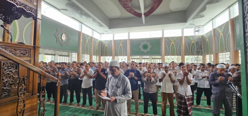 Polda Aceh Gelar Salat Gaib untuk Personel yang Gugur dalam Tugas di Way Kanan. Foto: Dok. Humas Polda Aceh