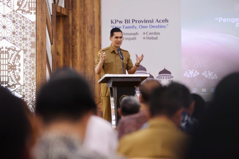 Plt Sekda Aceh, M. Nasir S.IP, M.PA, memberi sambutan sekaligus membuka Aceh Economic Forum Maret 2025, di Auditorium Teuku Umar Kantor BI Aceh, Selasa, (18/3/2025). Foto: Dok. NOA/Prokopim Setda Aceh
