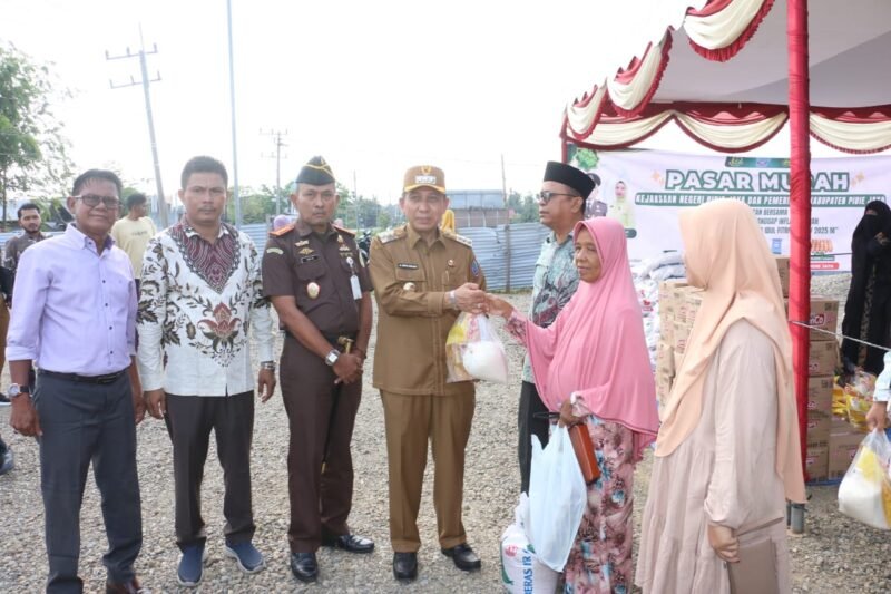 Tekan Inflasi, Pemkab dan Kejari Pidie Jaya Gelar Pasar Murah Jelang Idul Fitri. Foto: Dok. Prokopim Pemkab Pidie Jaya