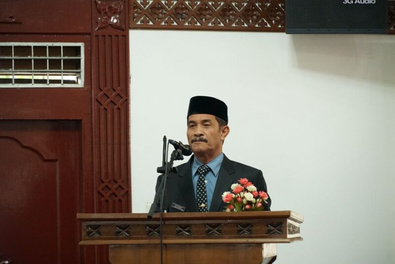 Wakil Bupati Aceh Besar, Drs H Syukri menyampaikan sambutan pada Sidang Paripurna di Gedung DPRK Aceh Besar, Senin (24/3/2025). Foto: Dok. MC Aceh Besar