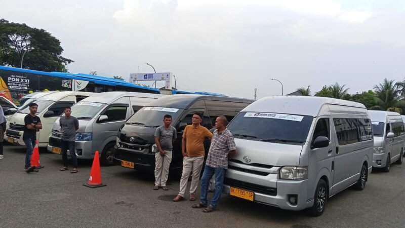 BSI Aceh Berkonstribusi 10 Unit Hiace Untuk Mudik Gratis Pemerintah Aceh. Foto: Dok. BSI Aceh