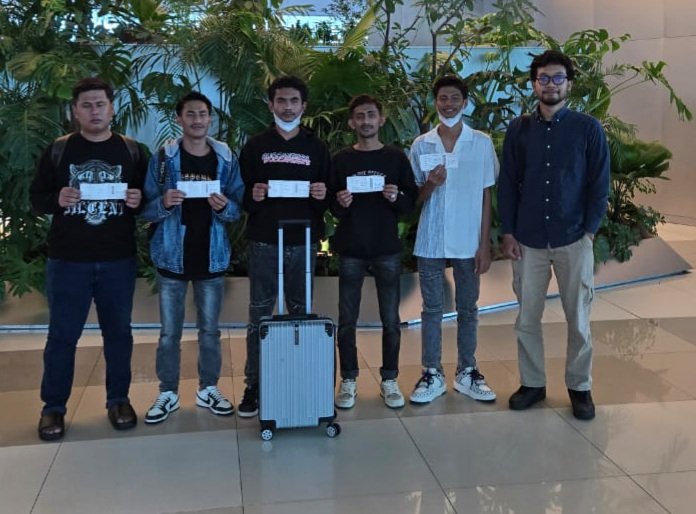 Foto: Lima warga Aceh yang jadi korban TPPO di Myanmar, saat dipulangkan ke Aceh melalui Bandara Soekarno-Hatta, Tangerang, Minggu (30/3/2025). (Foto : NOA.co.id/HO-BPPA).