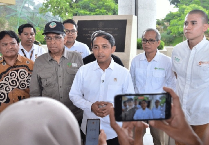 Menteri Kehutanan Raja Juli Antoni (Tengah). (Foto : Media Indonesia).