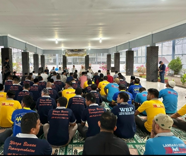 Kanwil Ditjenpas Aceh saat menghadiri kegiatan buka puasa bersama warga binaan di Lembaga Pemasyarakatan  Kelas IIA Banda Aceh, Selasa (18/3/2025). (Foto : NOA.co.id/HO-Kanwil Ditjenpas Aceh).