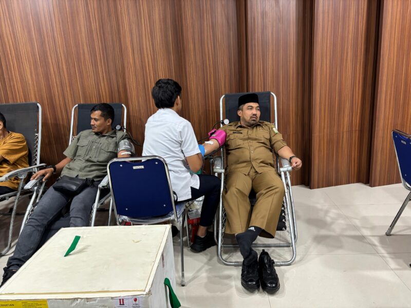 Kepala DPMPTSP Aceh Pimpin Donor untuk Penuhi Kebutuhan Darah Aceh. Foto: Dok. Jufrizal/Kanalinspirasi