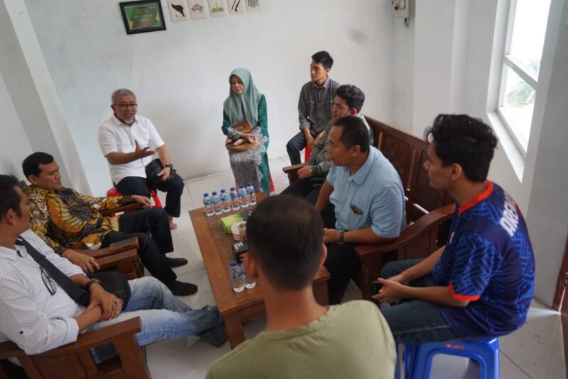 Wakil Gubernur Aceh, Fadlullah saat mengunjungi asrama mahasiswa Aceh di Malang, antara lain; Asrama Pocut Baren, Asrama Cut Meutia dan Asrama Chik Ditiro, Senin 21 April 2025. Foto: Dok. Humas BPPA